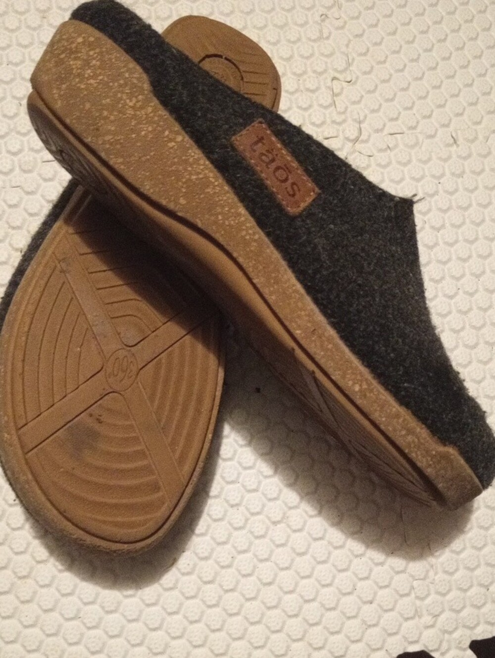 Taos Footwear Women’s Gray/Black Wool Slip-On Loafers with Brown Sole.Used - Picture 2 of 5